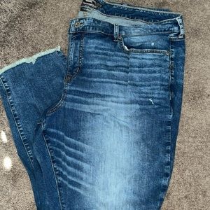 Torrid size 26: CROP BOYFRIEND JEAN - VINTAGE STRETCH MEDIUM WASH